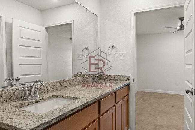 Building Photo - 912 Cherry Laurel Ln