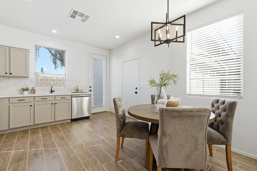 Building Photo - 5185 S Eileen Dr