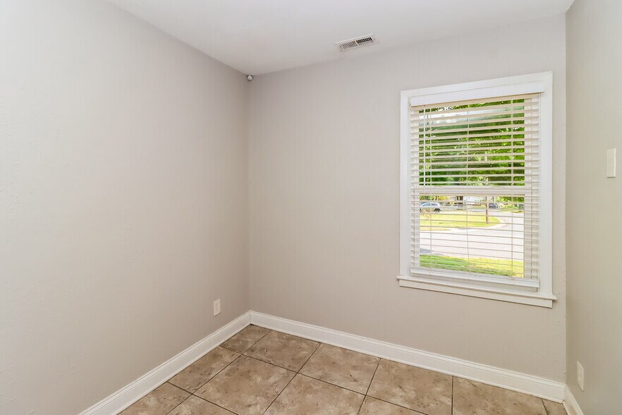 Building Photo - 5401 Snow White Ln
