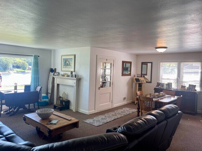 Building Photo - 7087 Bergstrom Dr