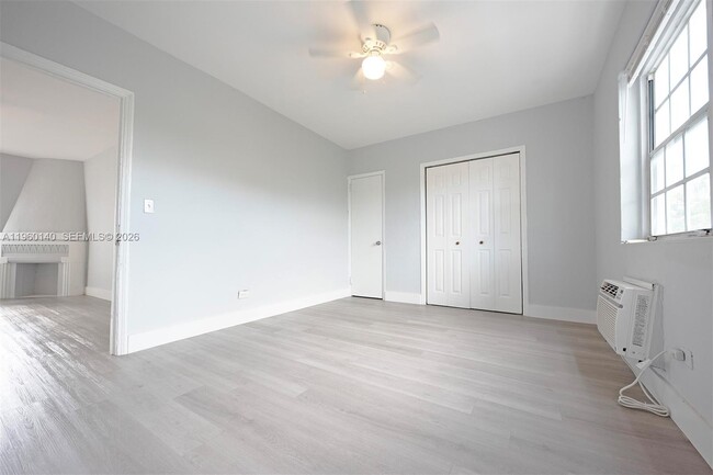 Building Photo - 2383 Flamingo Dr