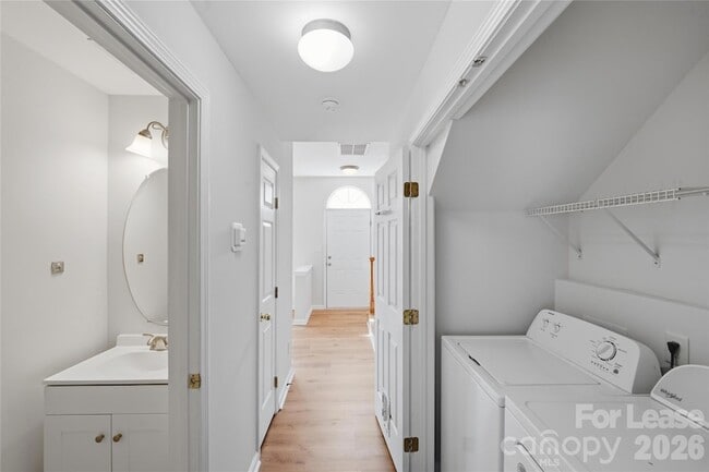 Building Photo - 4957 Sunburst Ln