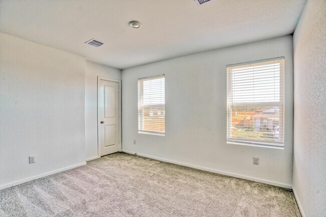 Building Photo - 732 Magnolia Creek Dr