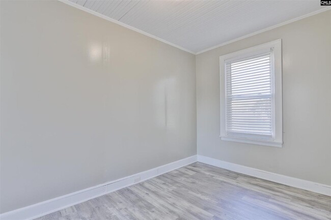 Building Photo - PRE-LEASE! Newly Renovated 3-bd, 2-ba hous...