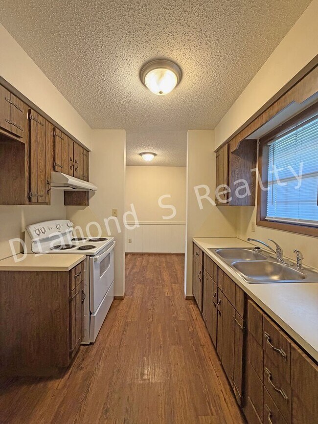 Building Photo - 1523-1523 N Clay Ave