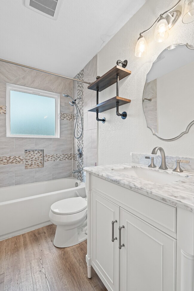 Building Photo - 2413 Phyllis Dr