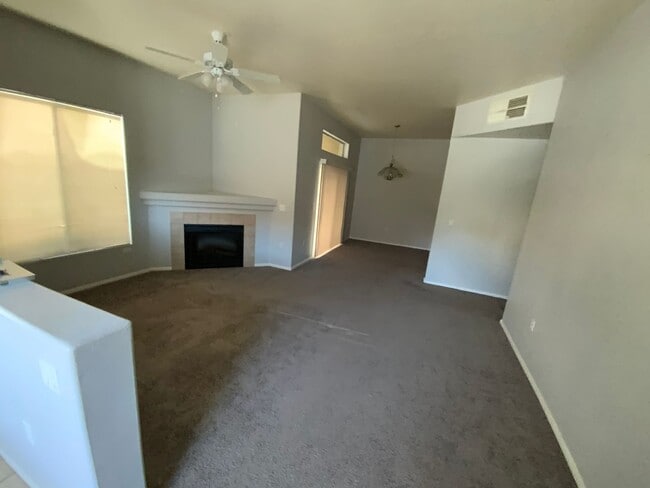 Building Photo - N.W. GATED COZY CONDO W/ COMMUNITY POOL AND SPA