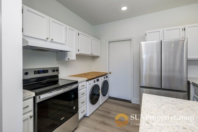 Building Photo - Newly Remodeled Condo In Taylorsville!