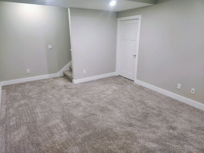 Building Photo - 2728 Yordi Dr