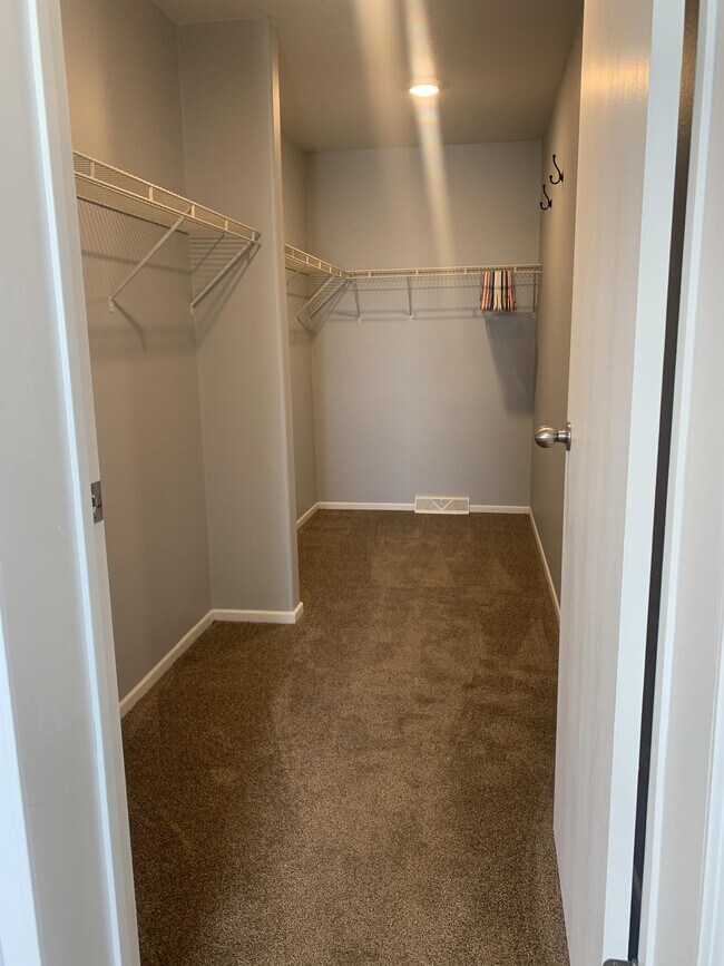 Building Photo - 3838 Sunny Glen Ln