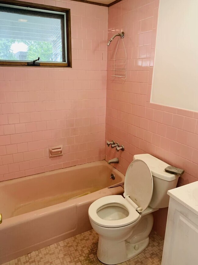 Building Photo - 51 Beacon St