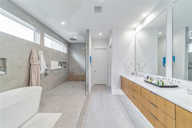 Building Photo - 9753 Mixon Dr