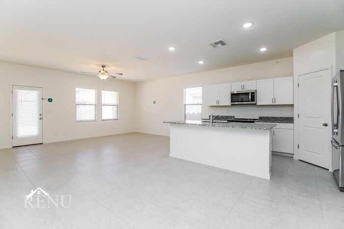 Building Photo - 35383 W San Capistrano Ave