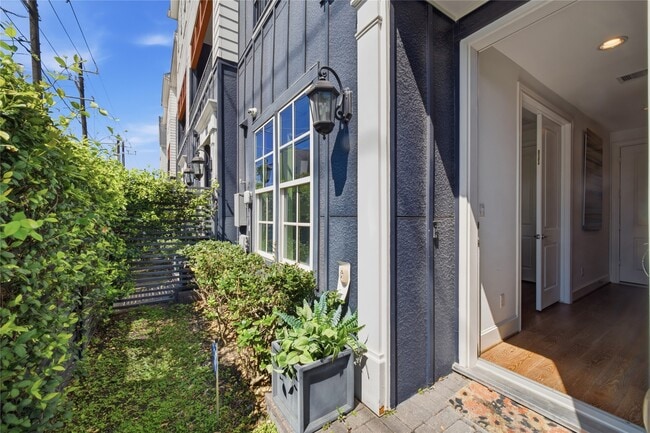 Building Photo - 707 Bringhurst St