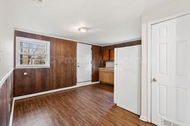 Building Photo - 3234 Fairburn Rd