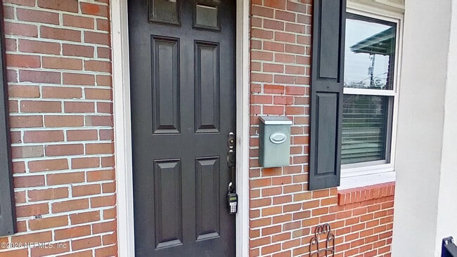 Building Photo - 2151 Traymore Rd