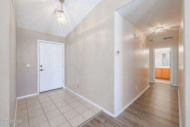 Building Photo - GREAT 3 bed, 2 bath home