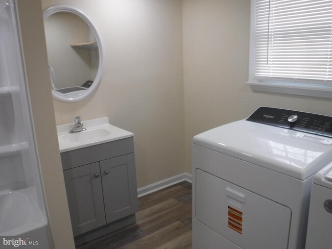 Building Photo - 10051 Dupont Blvd