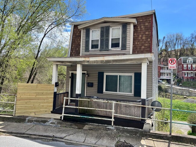 Primary Photo - 1511 St Patrick St