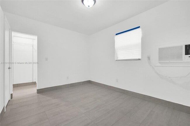 Building Photo - 13390 NE 6th Ave