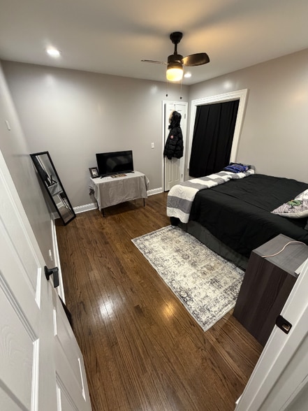 Building Photo - 5704 S Kilbourn Ave