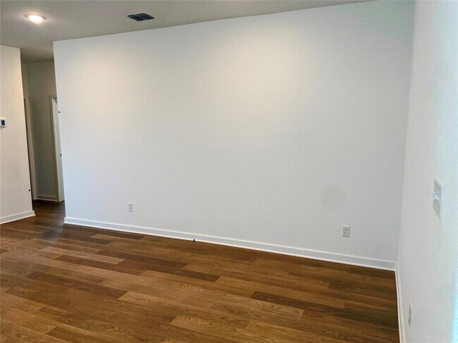 Building Photo - 173 Golden Bell Wy