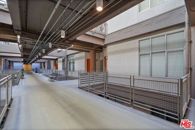 Building Photo - 1130 Flower St