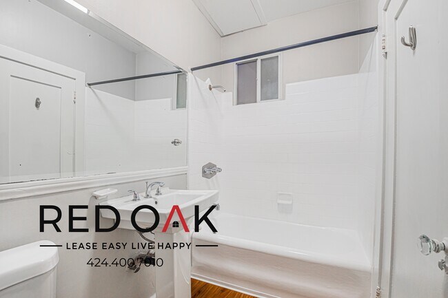 Building Photo - 149 S Sycamore Ave