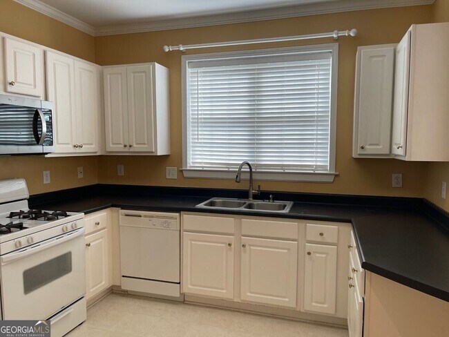 Building Photo - 2515 Longcourt Cir