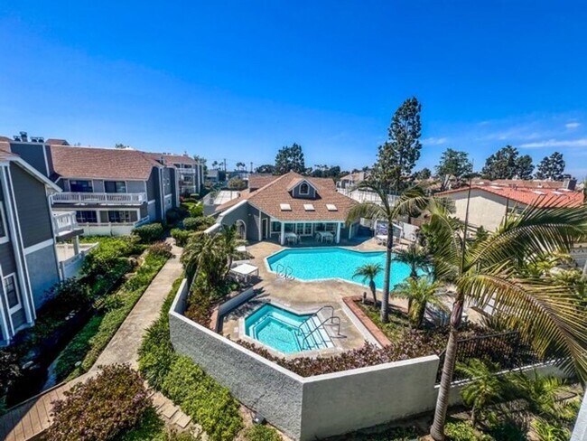 Building Photo - Sunshine and Seabreeze