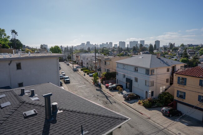 Building Photo - 2403 7th Ave