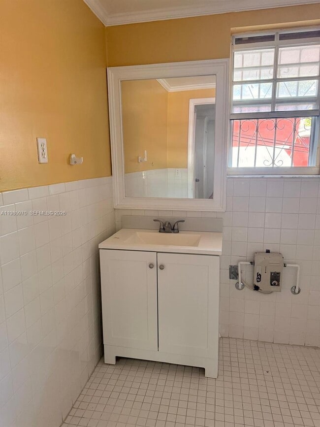 Building Photo - 409 NW 33rd St