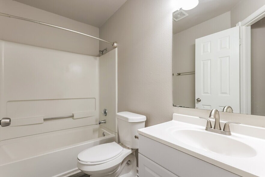 Building Photo - 8151 Cheryl Meadow Dr