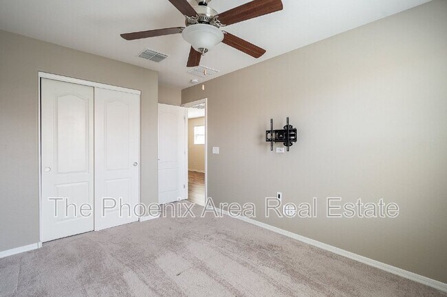 Building Photo - 1055 S Reber Ave