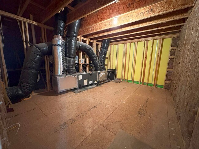 Building Photo - Stunning Townhome in Foxland Harbor – Golf & Lake Community