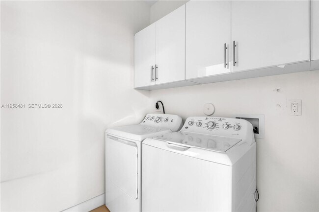 Building Photo - 10250 NW 76th Terrace
