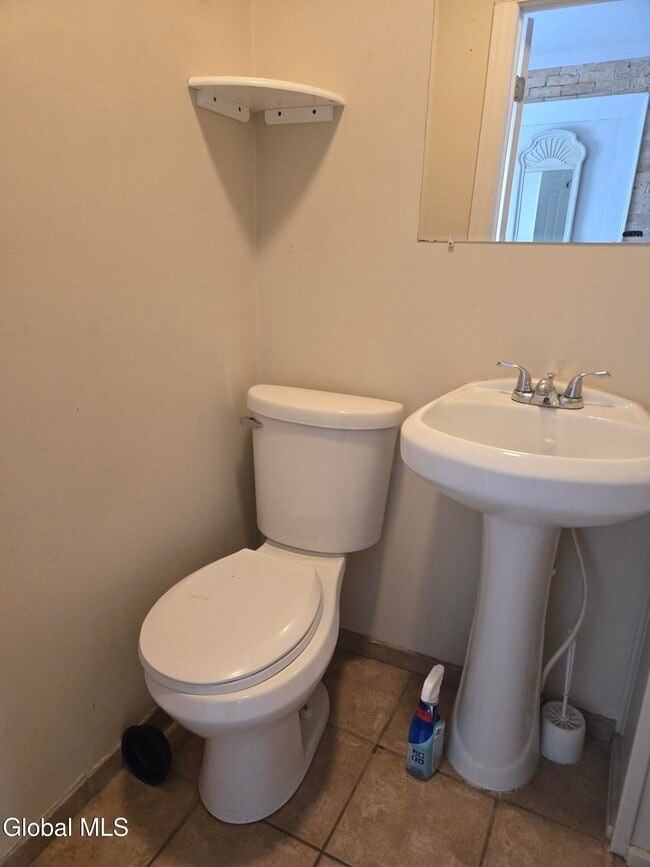 Building Photo - 318 Ridge St