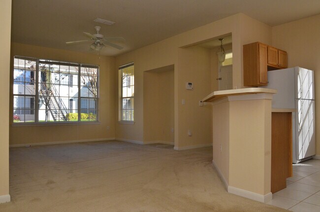 Building Photo - 9037 Lee Vista Blvd