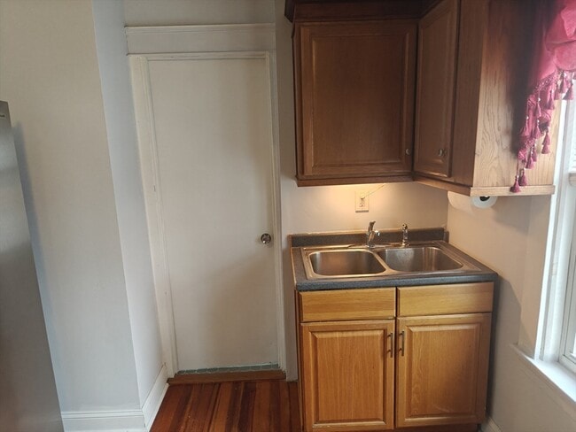 Building Photo - 452 Osborn St