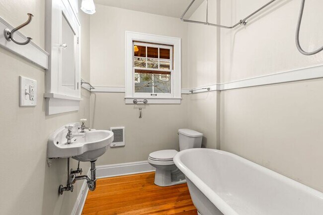 Building Photo - 5343 SE 44th Ave