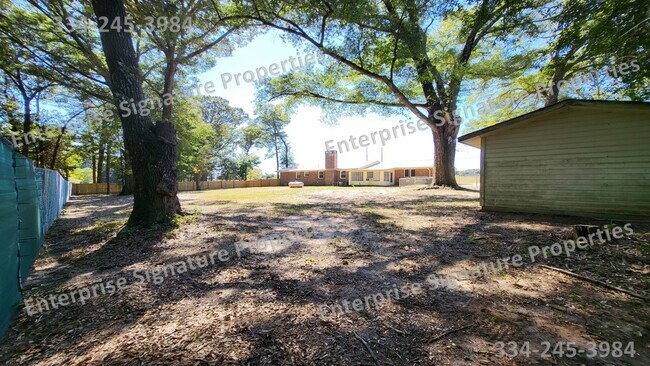 Building Photo - 2500 Neal Metcalf Rd