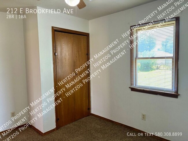 Building Photo - 212 E Brookfield Ave