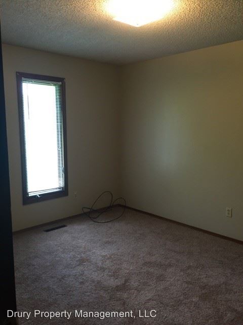 Building Photo - 609 E Redwood St