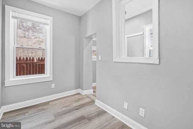 Building Photo - 510 E Willard St