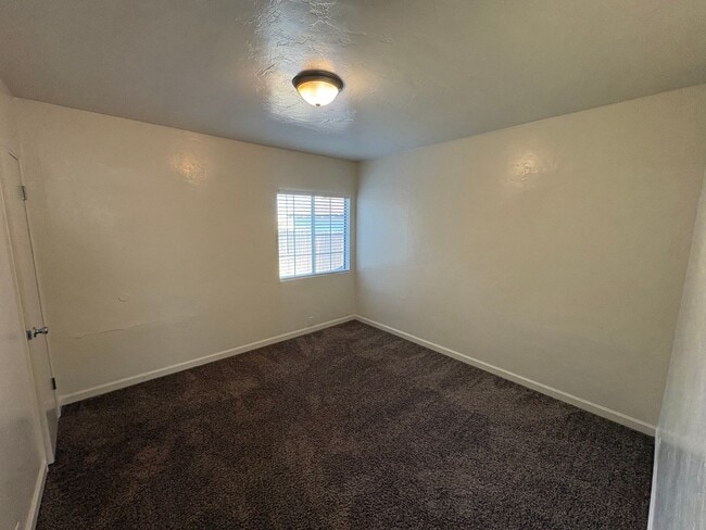 Building Photo - Charming NW Visalia Home Available Now!