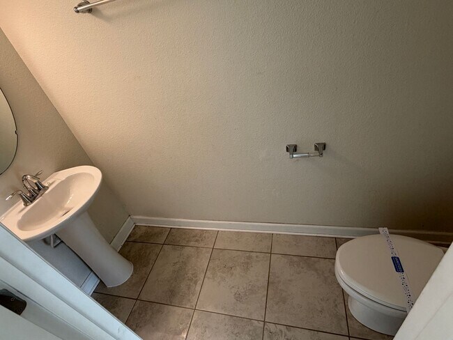 Building Photo - 3 bed 2.5 bath Townhouse in Storey Lake