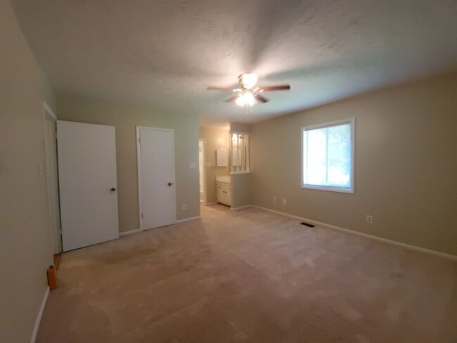 Building Photo - 6400 Hollyhock Ct