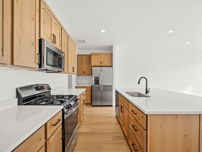 Building Photo - Beautiful 3-bedroom, 2.5-bath townhome