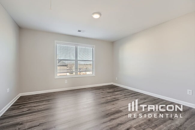 Building Photo - 2906 Cove View Ct SE