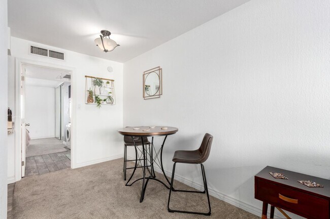 Building Photo - 5995 N 78th St